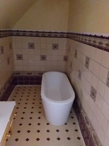 Miniature Dollhouse Accesaries White Modern Bathtub 1/12th Scale Miniature Size  - Picture 1 of 5