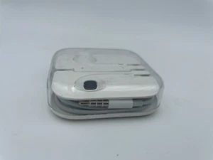EarPods Earphone Apple MNHF2AM/A Headphone Wired 3.5 mm for iPhone iPad iPod NEW - Picture 1 of 5