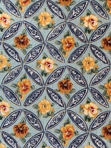 Floral 'Tatting Shuttles' Makower UK 3383 Cotton Fabric Remnant 1 Metre Length - Picture 1 of 4