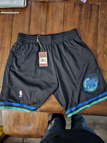 1998-99 Dallas Mavericks NBA Mitchell & Ness Black Men's Swingman Shorts LARGE Cover