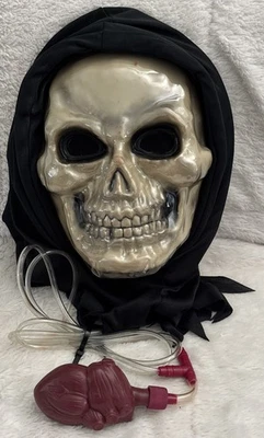 Halloween Skull Mask Bleeding Dripping Blood Heart Pump Fun World - Image 1 of 4