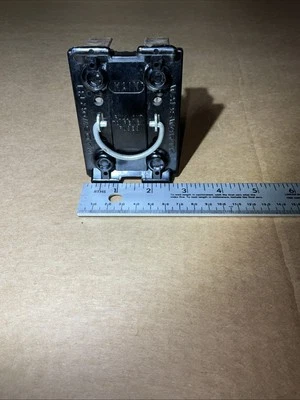 Выдвижной держатель предохранителя Wadsworth 60 А 240 В основное считывание - Изображение 1 из 4