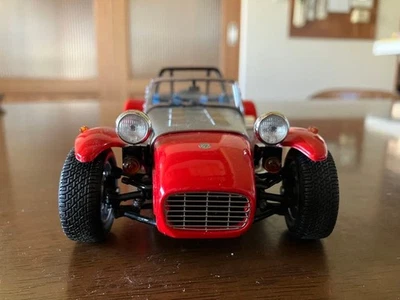 Modellino auto aperto Kyosho 1/18 Caterham Super Seven rosso argento con... - Immagine 1 di 4