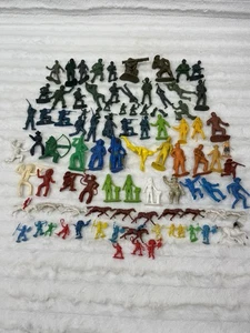 Lote 90+ Figuras Plásticas Soldados Juguete Caballos Indios Vaqueros Indios De Colección - Imagen 1 de 8