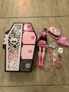 Monster High Draculaura Skulltimate Secrets Fearidescent Locker Outfits W/ Keys - Picture 1 of 5