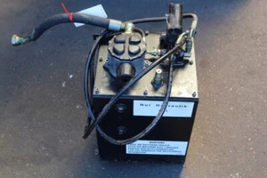 Bomba hidráulica elevación plataforma de trabajo Simon Boxer 170E con filtro depósito bomba manual - Imagen 1 de 5