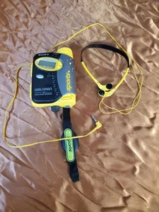 Walkman deportivo amarillo Sony WM-FS593 FM/AM con auriculares Z - Imagen 1 de 6