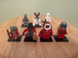 8x LEGO SANTA DARTH VADER MAUL YODA MANDALORIAN MINIFIG STAR WARS CHRISTMAS - Picture 1 of 9
