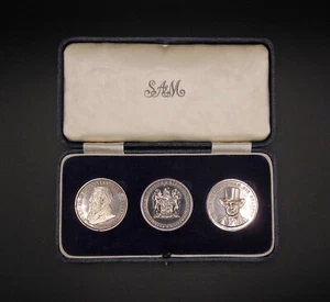 SOUTH AFRICA 1954-1961 FORMATION OF THE UNION 3 x SILVER MEDAL SET - CASED - Picture 1 of 7