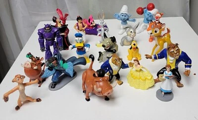 Mini figuras de plástico diversas, Disney, Pitufos, juguetes McDonald's - Lote de 21 Foto 1 de 4