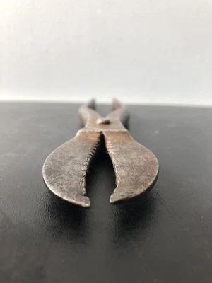 Vintage Ancien Outil Pince Acier Art Populaire Fer Forgé Métier Artisan Découpe - Photo 1/4