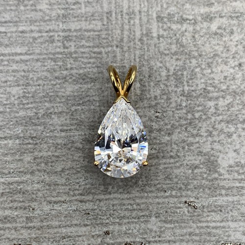 UNDERCOVER Squisito ciondolo solitario 10 ct taglio pera zirconi oro giallo 14 carati oltre 925 prezzo al pubblico consigliato $216