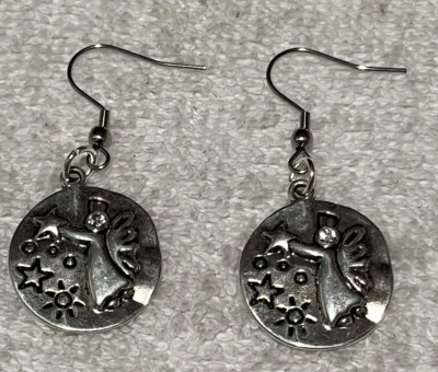 Brincos Silvertone Angels, Star & Crystal com fios de aço inoxidável novos - Imagem 1 de 3