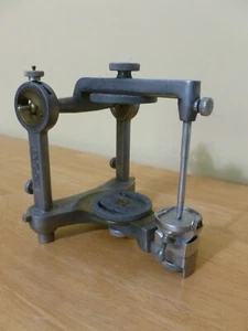 Articulador Dental HANAU H8 Semi Ajustable y Algunos Accesorios - Imagen 1 de 11