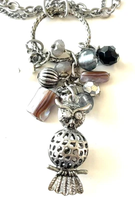 Ruby Rd. Collar de eslabones de cadena doble tono plata colgante con dije de racimo de búho de 30" Foto 1 de 4