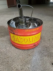 vintage 2.5 gallon PRESTONE metal gas gasoline can w bale handle - Picture 1 of 10