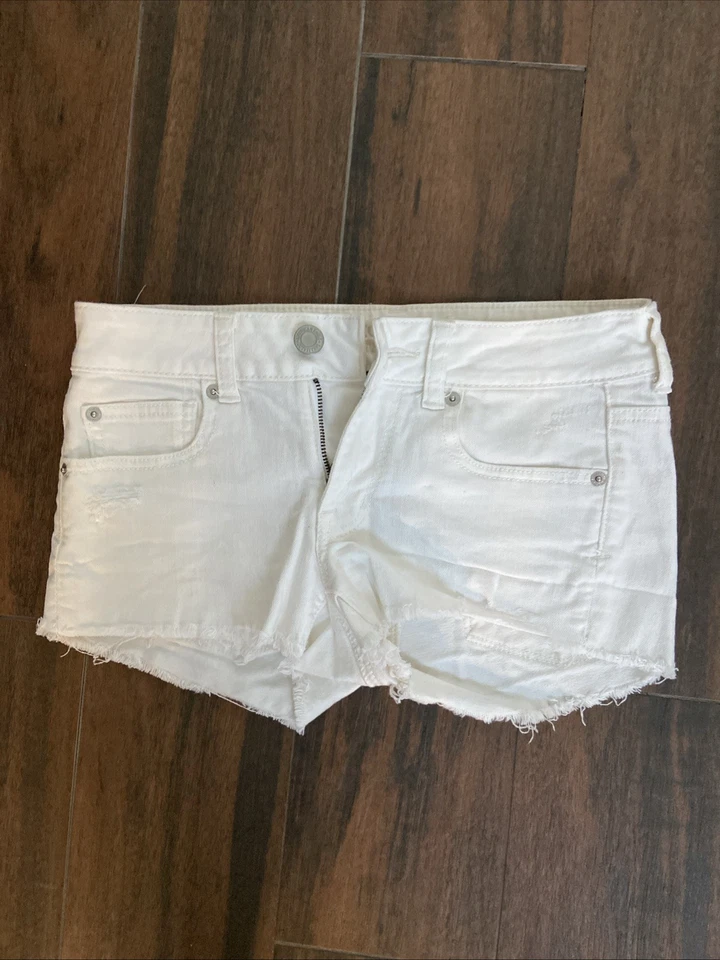 Pantalones cortos de mezclilla blancos American Eagle Outfitters Foto 1 de 4