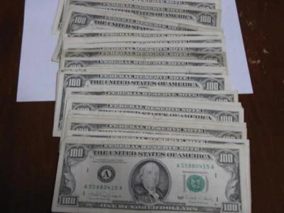 105 - $100  DOLLAR BILLS OLD STYLE SMALL HEAD NICE NOTES 148.95 PER NOTE - Image 1 of 4