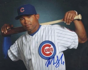 MARLON BYRD CHICAGO CUBS SIGNED AUTOGRAPHED 8X10 PHOTO W/ COA - Picture 1 of 1
