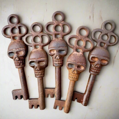 Skull Cast Iron Skeleton Keys With Antique Finish (Set of 5) - Image 1 of 4