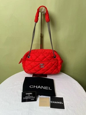 Bolso de hombro Chanel rojo coral Foto 1 de 4