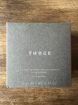 THREE Advanced Ethereal Smooth Operator Loose Powder / 01 Smooth matte - Image 1 of 3