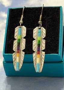 Orecchini pendenti 2,5" Navajo AJ argento sterling turchese corallo intarsiato piuma 925 - Foto 1 di 2