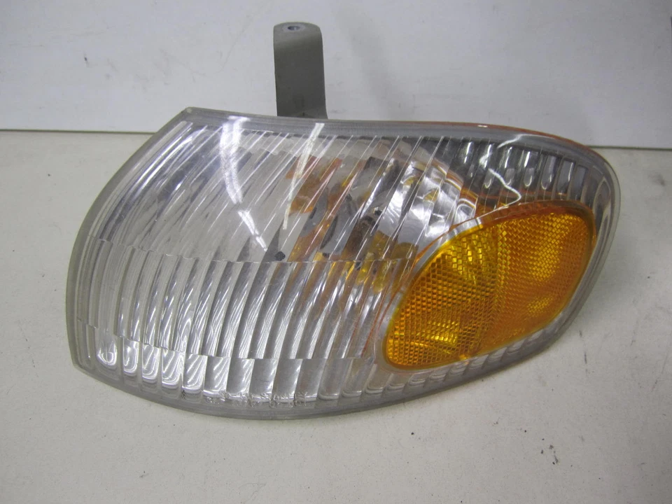 GEO PRIZM CHEVY PRIZM 98 99 00 01 02 1998-2002 CORNER LIGHT DRIVER LH LEFT OEM - Image 1 of 1
