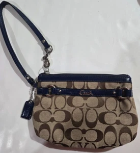 Coach Braccialetto Firmato Tessuto Jacquard Blu Marrone Con Etichetta da Appendere Cerniera - Foto 1 di 3
