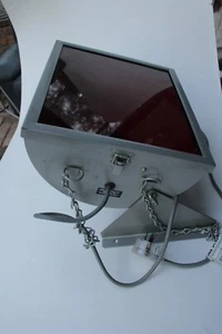 KODAK 10X12 SAFELIGHT HOUSING 1A LIGHT RED WALL OR CEILING - Picture 1 of 3
