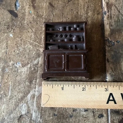 "Armario MARX Toys marrón Hutch casa de muñecas muebles miniatura plástico EE. UU. 2,75""" Foto 1 de 2