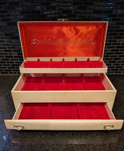 Vintage Buxton Cream Leatherette Jewelry Box Drawer Red Velvet Lining 15x8x5 - Picture 1 of 9