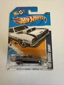 Hot Wheels '68 Dodge Dart, Argento; 2012 Muscle Mania - Mopar Serie 1/10 - Foto 1 di 5