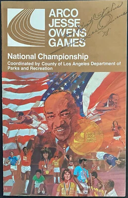 Jesse Owens 1978 autografiado firmado por la cubierta del programa + calendario + boletos JSA LOA Foto 1 de 4