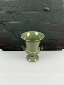 Vintage Wedgwood gesprenkelt olivgrün Urne Vase Muschelgriffe 7" hoch - Bild 1 von 6