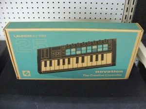 Novation Launchkey Mini 25 MK4 Keyboard Controller - Picture 1 of 3