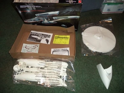 Vintage AMT Ertl Star Trek VI Undiscovered Country, USS Enterprise model kit  - Image 1 of 4