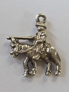 Sterling Silber ~ Ritter auf Pferd Anhänger ~ Mittelalter Turnier ~ VINTAGE - Bild 1 von 4