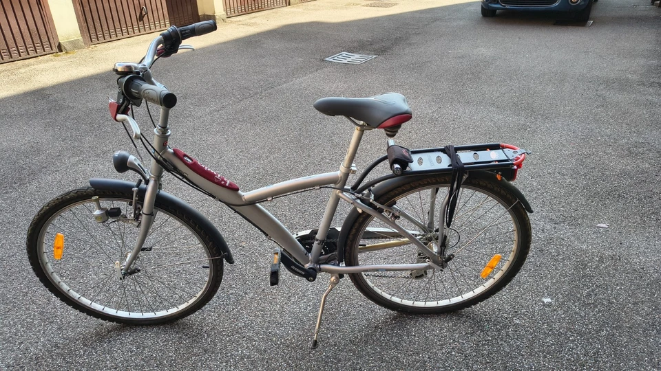 bici donna usata 26"  decathlon argento usata pochissimo - Immagine 1 di 1