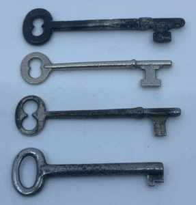 Lot of 4 Vintage SKELETON KEYS 3 with Solid Barrels and 1 Open Barrel Unbranded - Picture 1 of 8