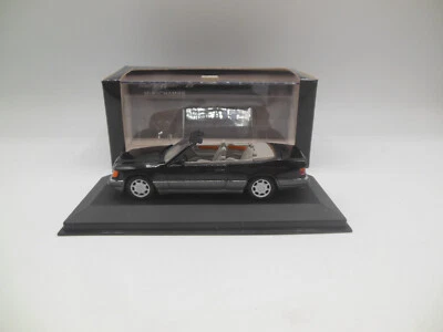 Minichamps 430 033530 1994 Mercedes Clase E Cabriolet Azul/Negro Metálico 1:43 Foto 1 de 4