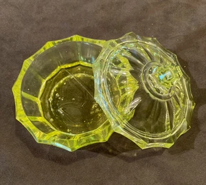 Urinaline Jewelry Box, Small Pressed Molded Glass Box, Vintage - Picture 1 of 8