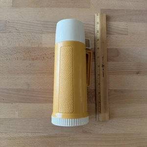 Vintage 1960s Thermos Harvest Gold Hot Cold Vacuum Bottle 16 oz Made in USA - Picture 1 of 5