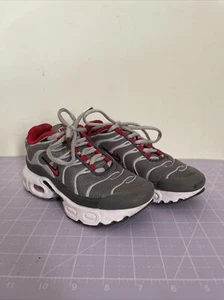 Nike Air Max Plus GS Youth Size 10.5C Grey Red Athletic Running Shoes CD0610-005 - Bild 1 von 6