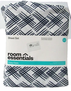 QUEEN Room Essentials Easy to care Black/ white Wrinkle Resistant. New - Picture 1 of 6