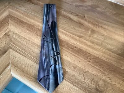 CORBATA JERRY GARCIA 61” SEDA GRIS MORADO “PARÍS BAJO LA LLUVIA” COLECCIÓN CINCUENTA 7 Foto 1 de 4