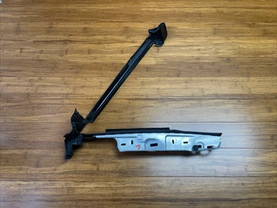 Moldura de junta de painel traseiro esquerdo Ferrari California T 2014-2018 fabricante de equipamento original - Imagem 1 de 4