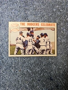 1964 Topps Set Break #140 World Series Zusammenfassung - THE DODGERS CELEBR  - Bild 1 von 10