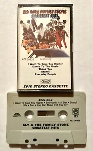 SLY & THE FAMILY STONE GREATEST HITS CASSETTE PET 30325 REISSUE EPIC COMP - Imagen 1 de 1