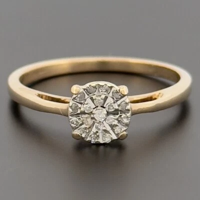 Anillo con racimo de diamantes de oro amarillo de 9 quilates talla N con sello Foto 1 de 4